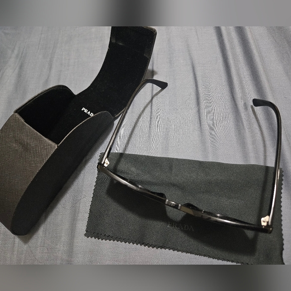 PRADA sunglasses - Picture 5 of 8